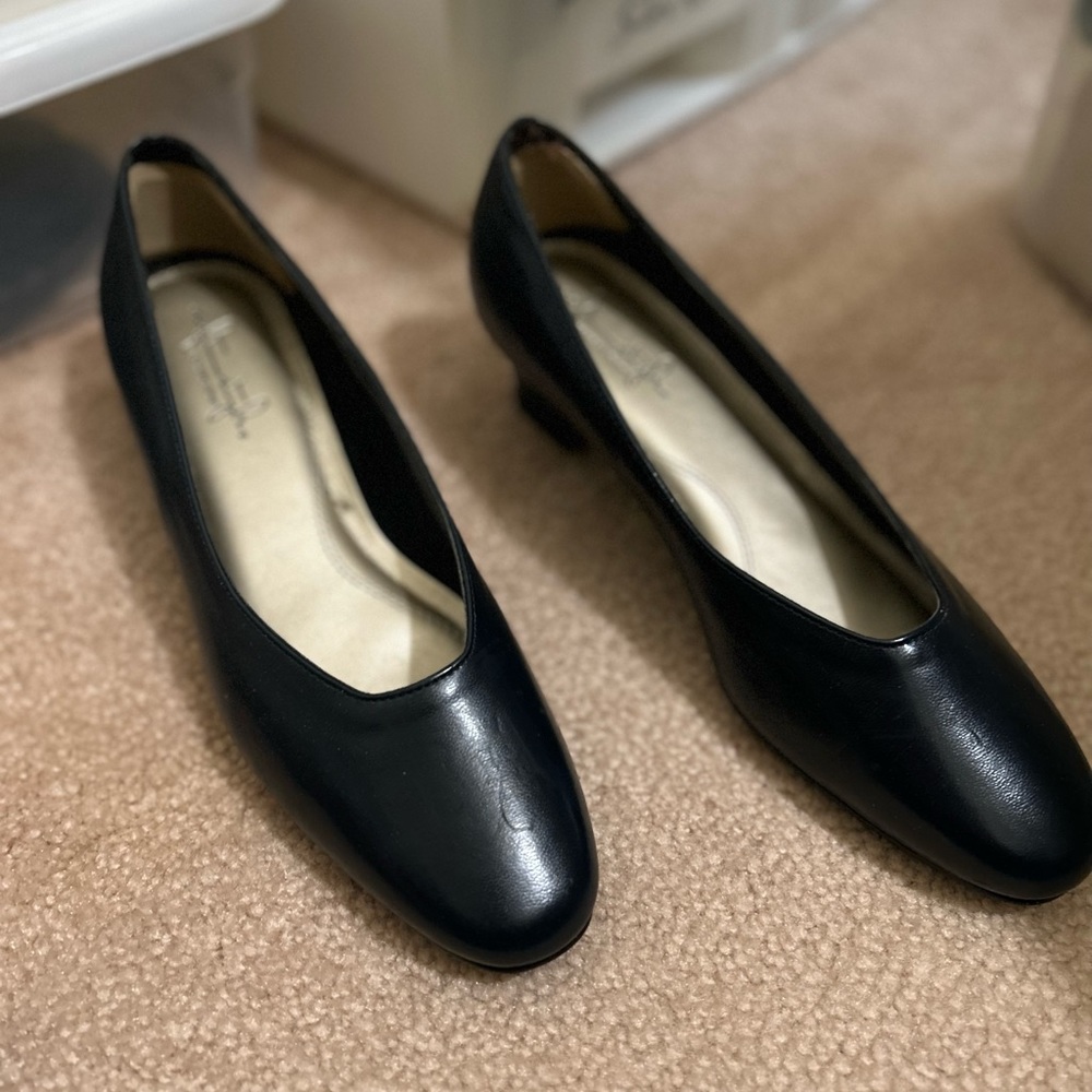 Ladies heels 8.5